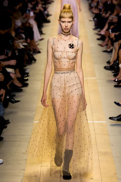Look 49